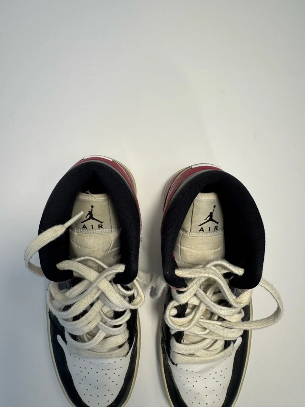 Nike Air Jordan 1 Mid GS Black White Red 6.5Y Youth   Womens 8 BQ6472-016